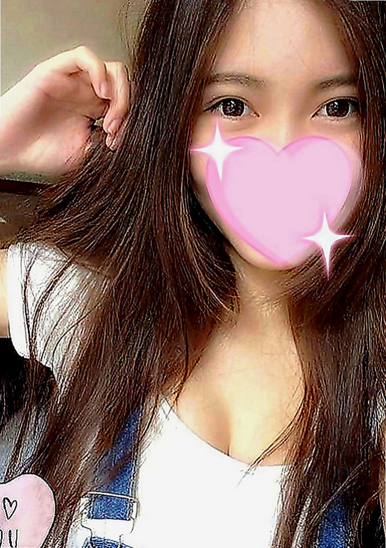 南投外送茶|外約茶：葉子 |上班族|165cm|51kg|D罩杯|19歲|她喜歡穿情趣絲襪 慾望很大 上班的時候經常都是穿的丁字褲 豐滿的胸部穿襯衫