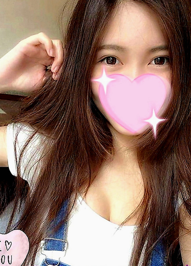 南投外送茶|外約茶：葉子 |上班族|165cm|51kg|D罩杯|19歲|她喜歡穿情趣絲襪 慾望很大 上班的時候經常都是穿的丁字褲 豐滿的胸部穿襯衫