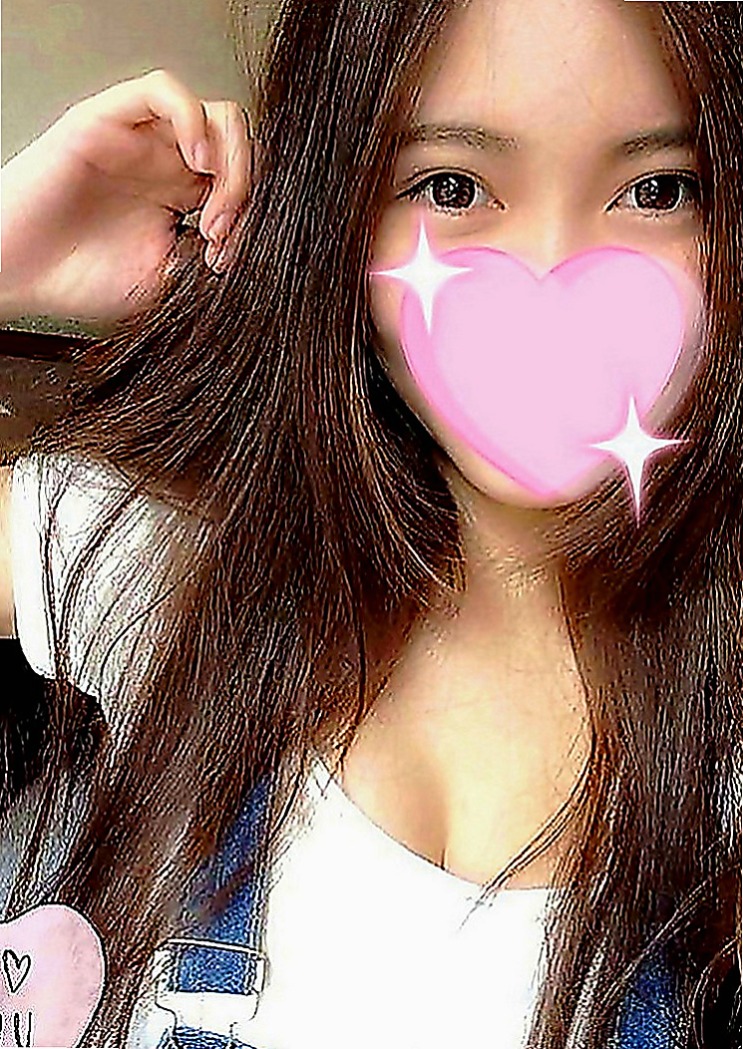 南投外送茶|外約茶：葉子 |上班族|165cm|51kg|D罩杯|19歲|她喜歡穿情趣絲襪 慾望很大 上班的時候經常都是穿的丁字褲 豐滿的胸部穿襯衫